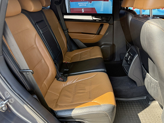 Volkswagen Touareg, 2011 года, пробег 195000 км