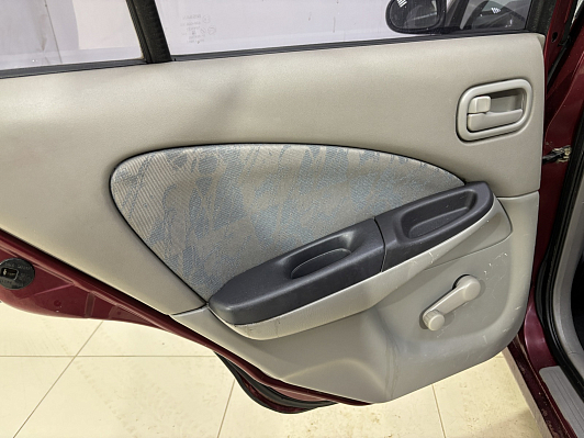 Nissan Almera, 2001 года, пробег 325000 км