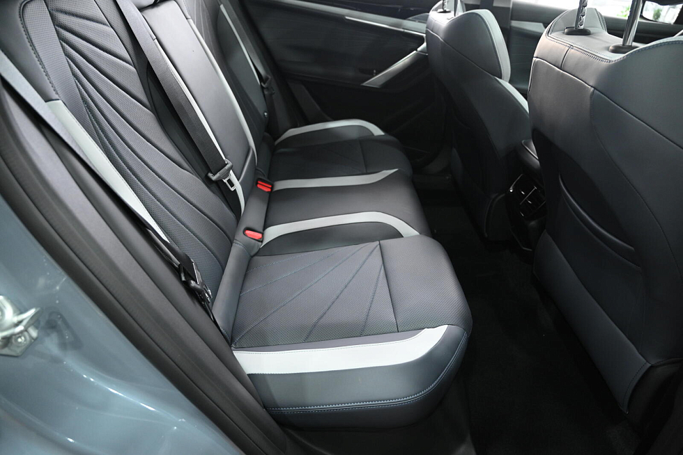 Geely Atlas , голубой