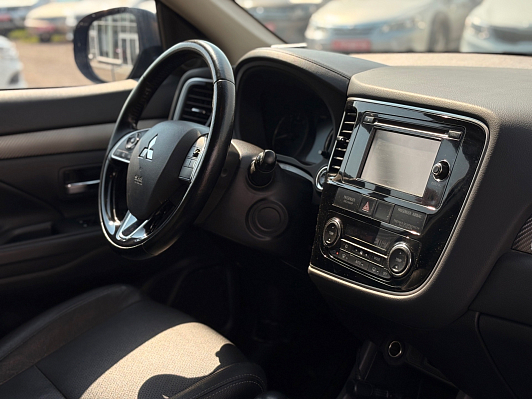 Mitsubishi Outlander Intense+, 2015 года, пробег 141200 км