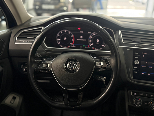 Volkswagen Tiguan Highline, 2017 года, пробег 57000 км
