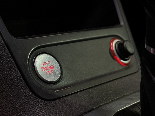 Volkswagen Tiguan Avenue, 2013 года, пробег 201000 км