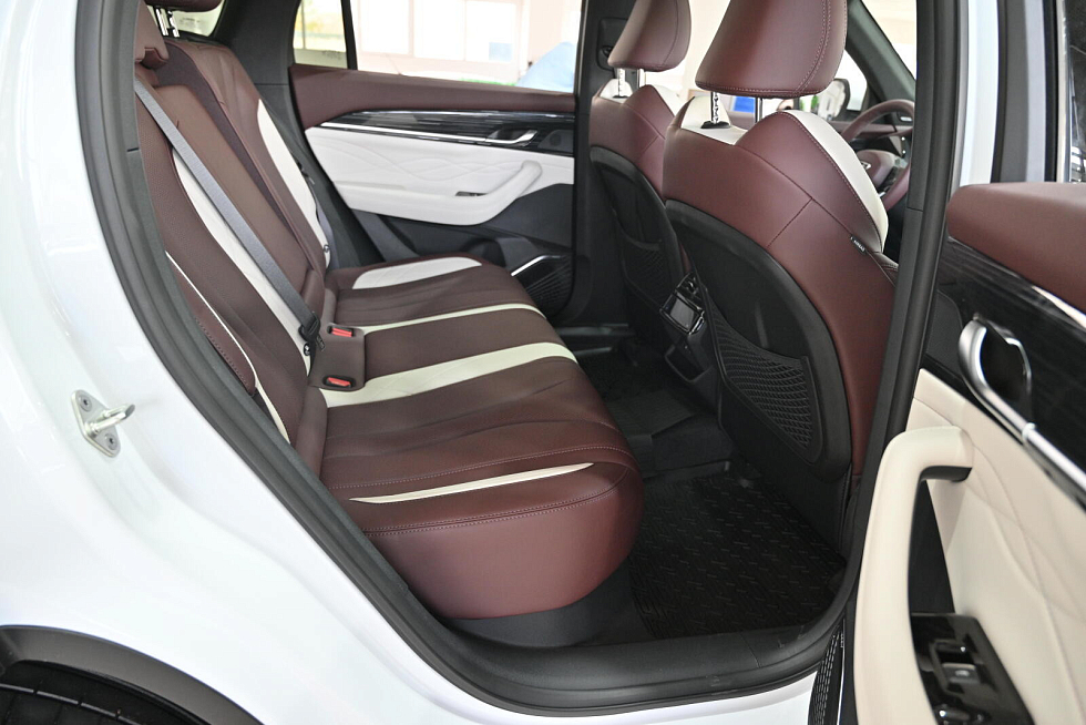 Geely Monjaro Люкс (2023-2025), белый