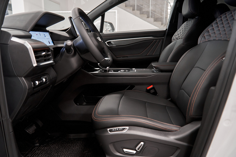 Geely Okavango Flagship, белый