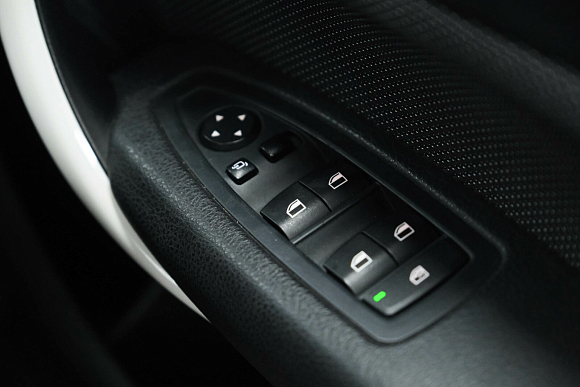 BMW 1 серии 118i Sport Line, 2016 года, пробег 86824 км