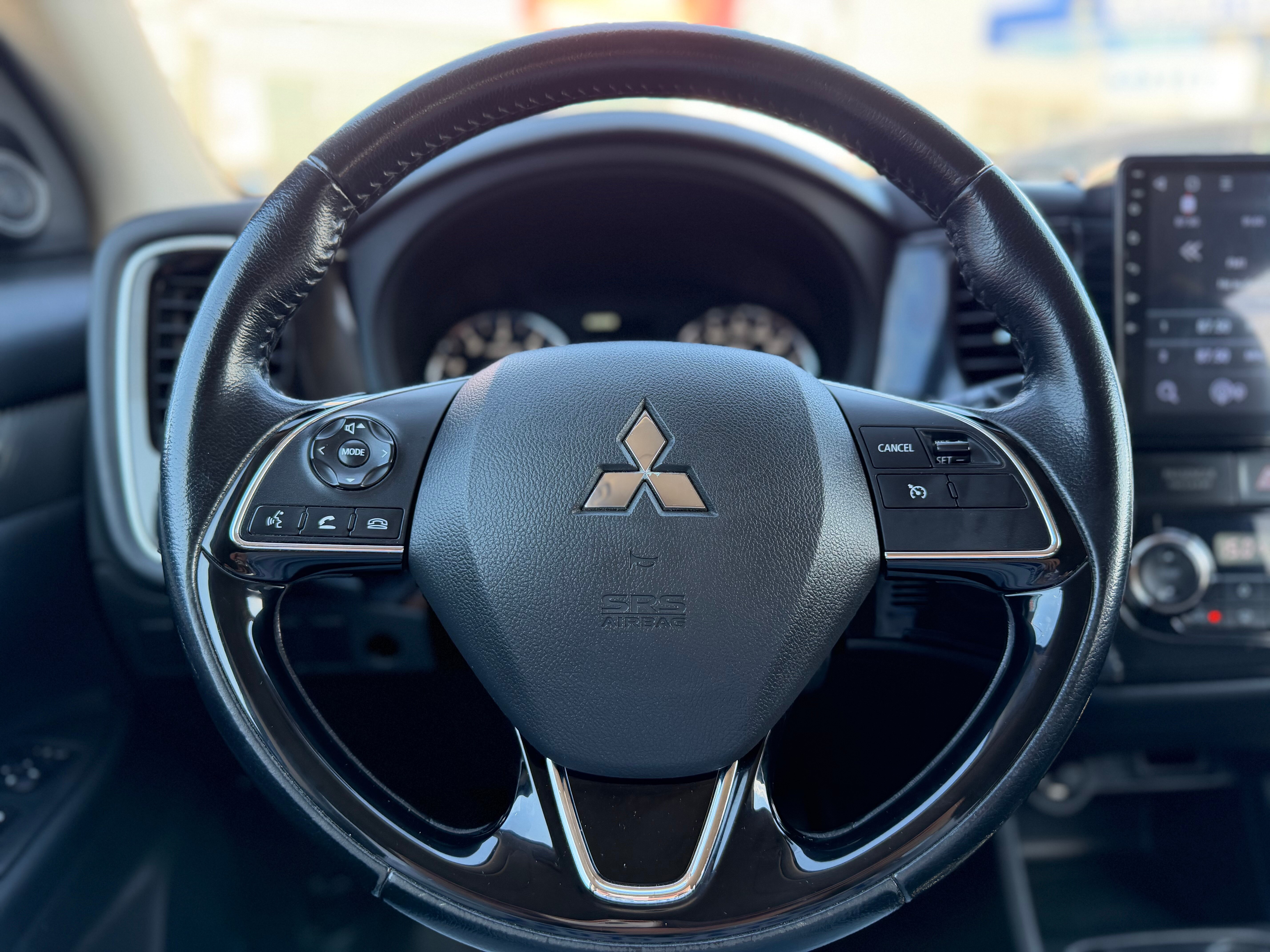 Mitsubishi Outlander Instyle, 2015 года, пробег 227000 км