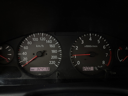 Nissan Almera, 2001 года, пробег 325000 км