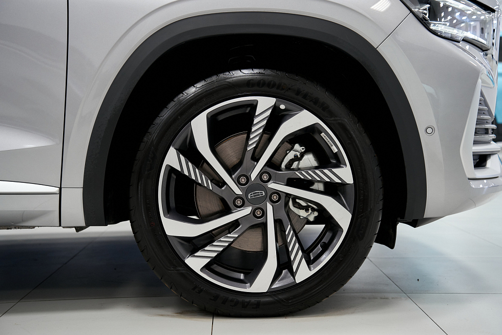 Geely Monjaro Flagship (2023-2025), серый