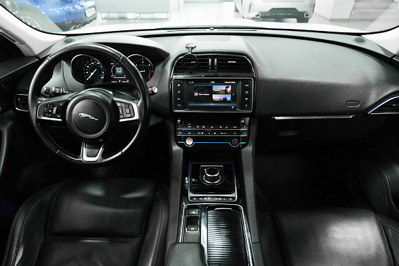 Jaguar F-Pace Pure, 2018 года, пробег 137210 км