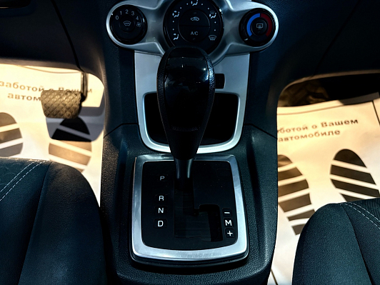 Ford Fiesta Ghia, 2009 года, пробег 146095 км