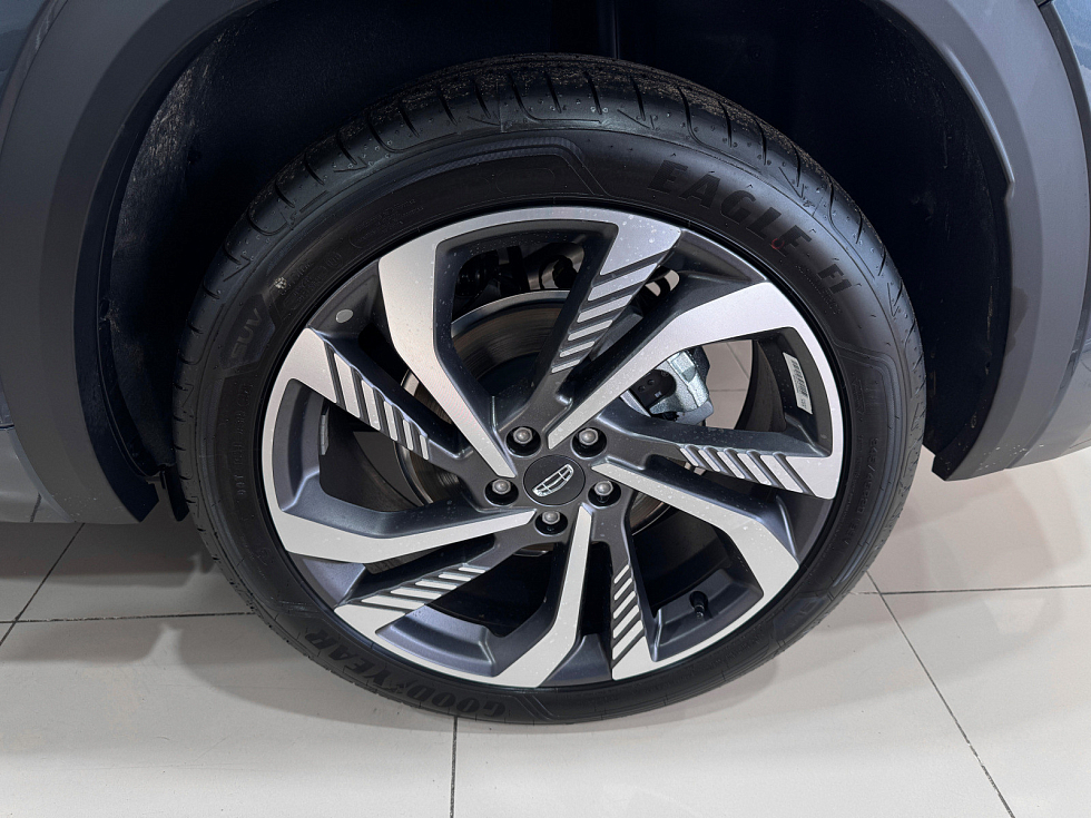 Geely Monjaro Люкс (2023-2025), серый