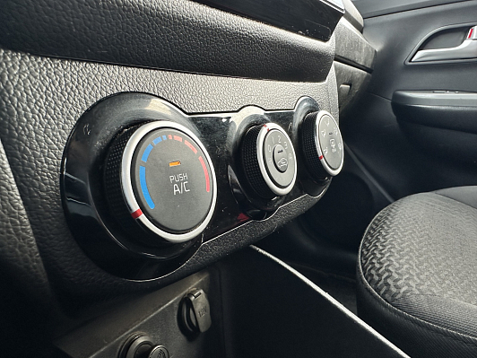 Kia Rio, 2015 года, пробег 182000 км