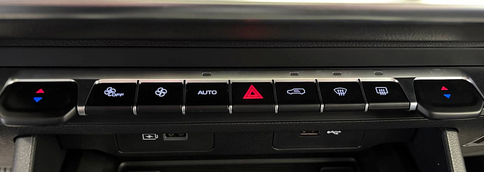 Geely Okavango Flagship, белый