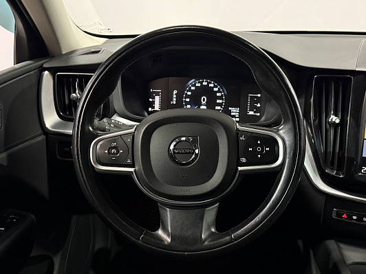 Volvo XC60 Momentum, 2018 года, пробег 90500 км