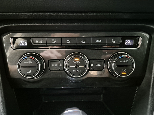 Volkswagen Tiguan Highline, 2018 года, пробег 124500 км