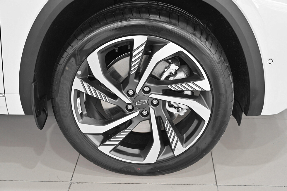 Geely Monjaro Люкс (2023-2025), белый