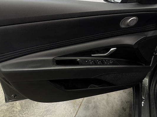 Hyundai Elantra LUX, 2023 года, пробег 76279 км