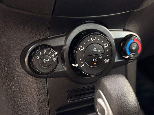Ford Fiesta Trend, 2016 года, пробег 130290 км