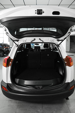 Toyota RAV4, 2015 года, пробег 122000 км