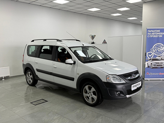 Lada (ВАЗ) Largus Luxe (7 мест), 2018 года, пробег 211000 км