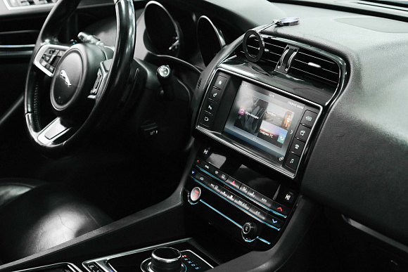 Jaguar F-Pace Pure, 2018 года, пробег 137210 км