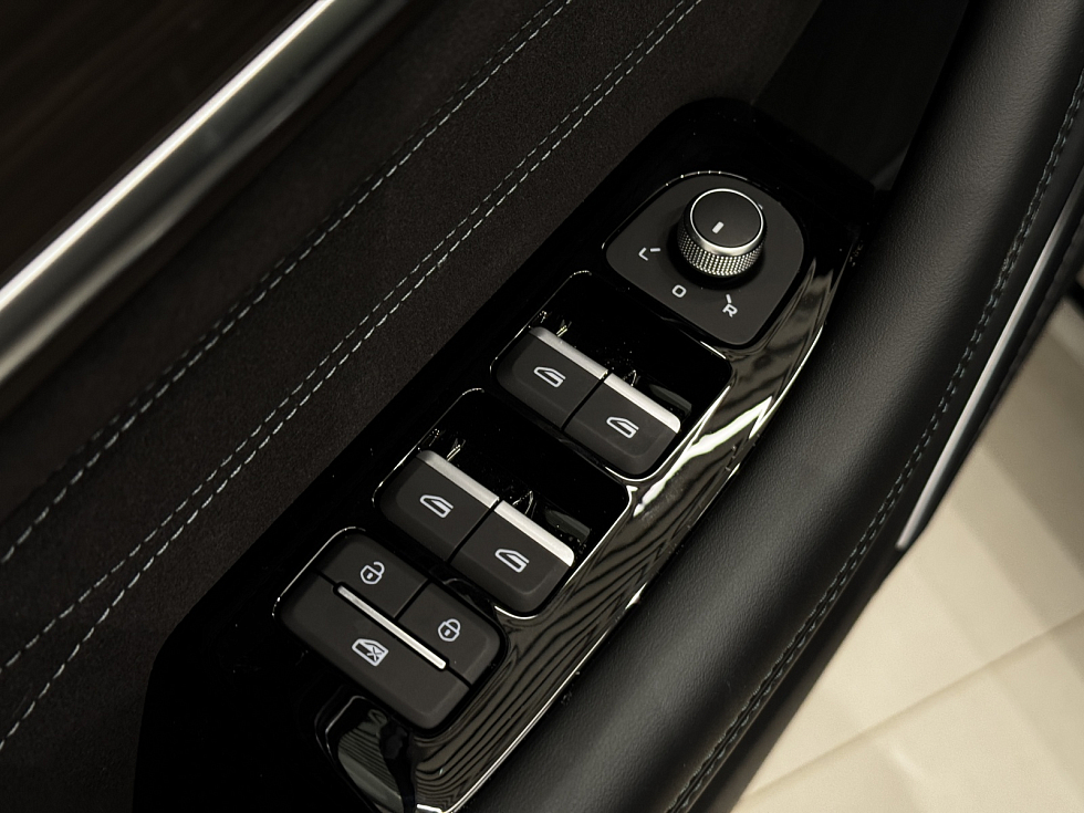 Geely Monjaro Flagship SE, черный