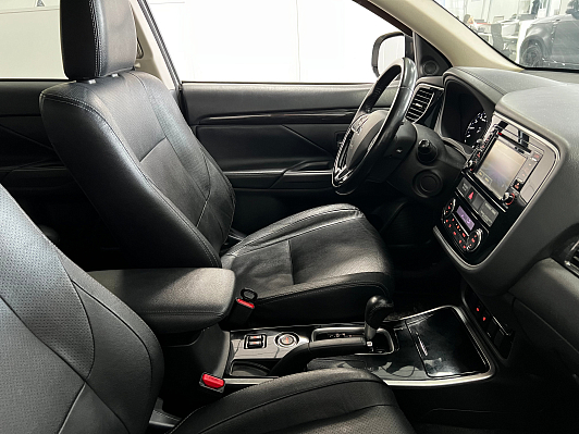 Mitsubishi Outlander, 2017 года, пробег 104000 км