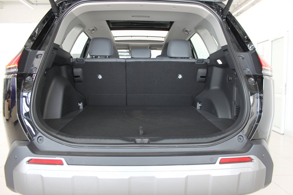 Toyota RAV4 Luxury, черный