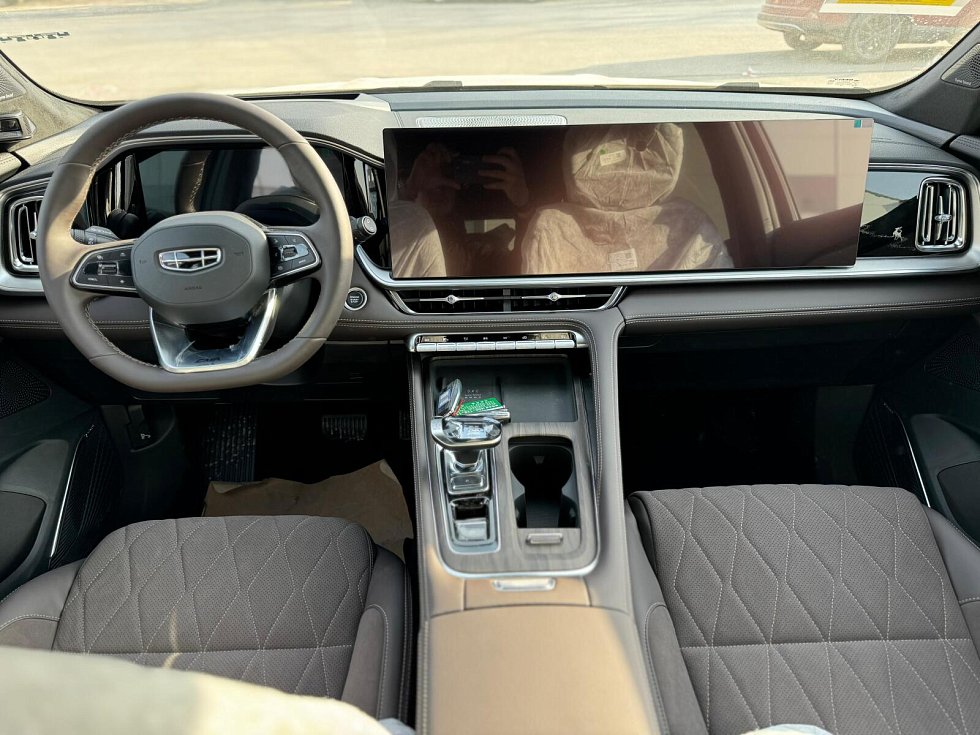 Geely Monjaro Люкс, черный