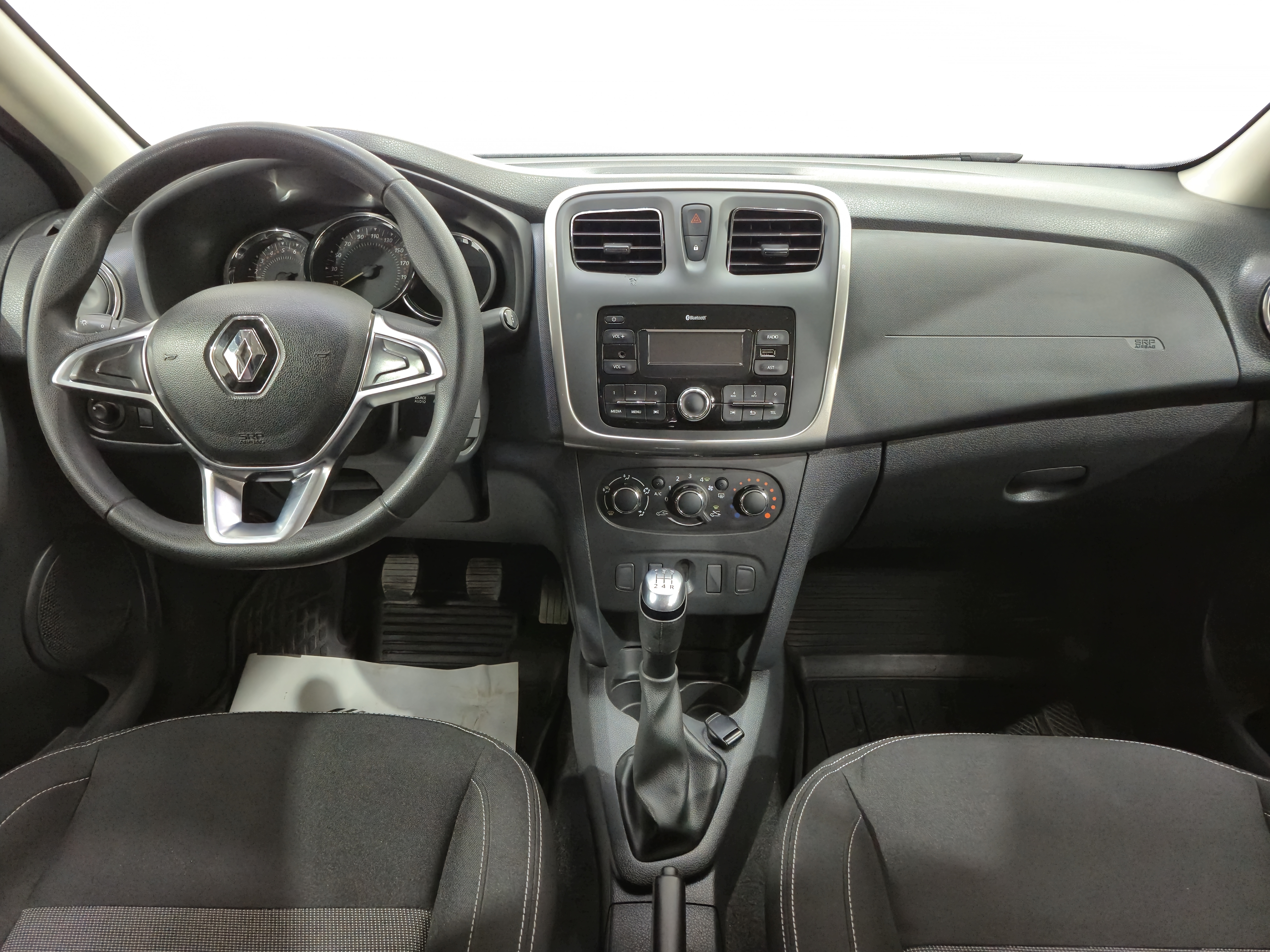Renault Logan Stepway Life, 2020 года, пробег 43500 км