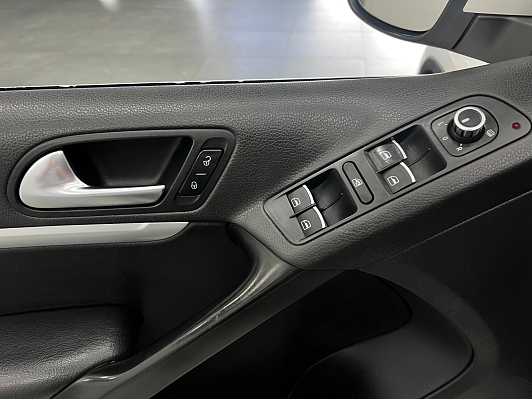 Volkswagen Tiguan Avenue, 2012 года, пробег 305872 км