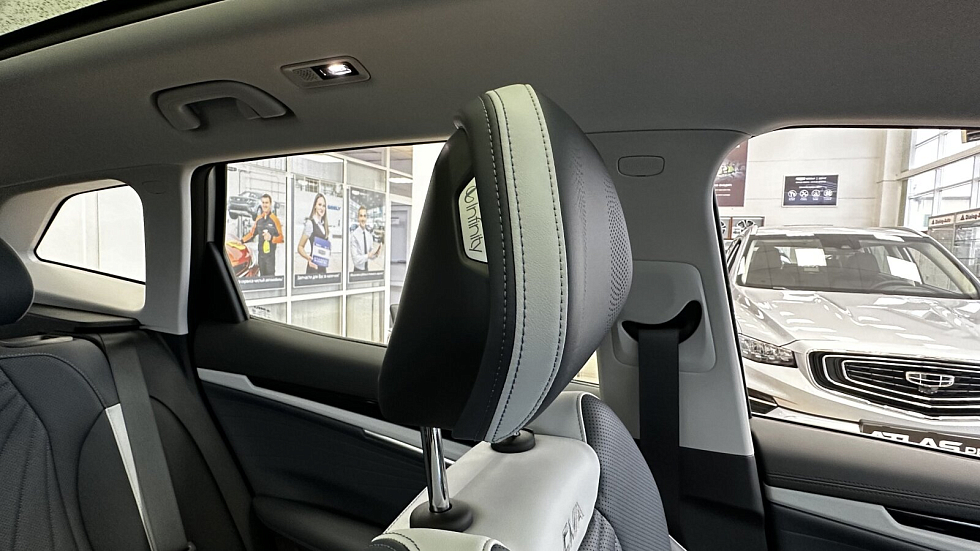 Geely Atlas Флагман, серебряный