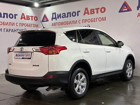 Toyota RAV4, 2015 года, пробег 122000 км