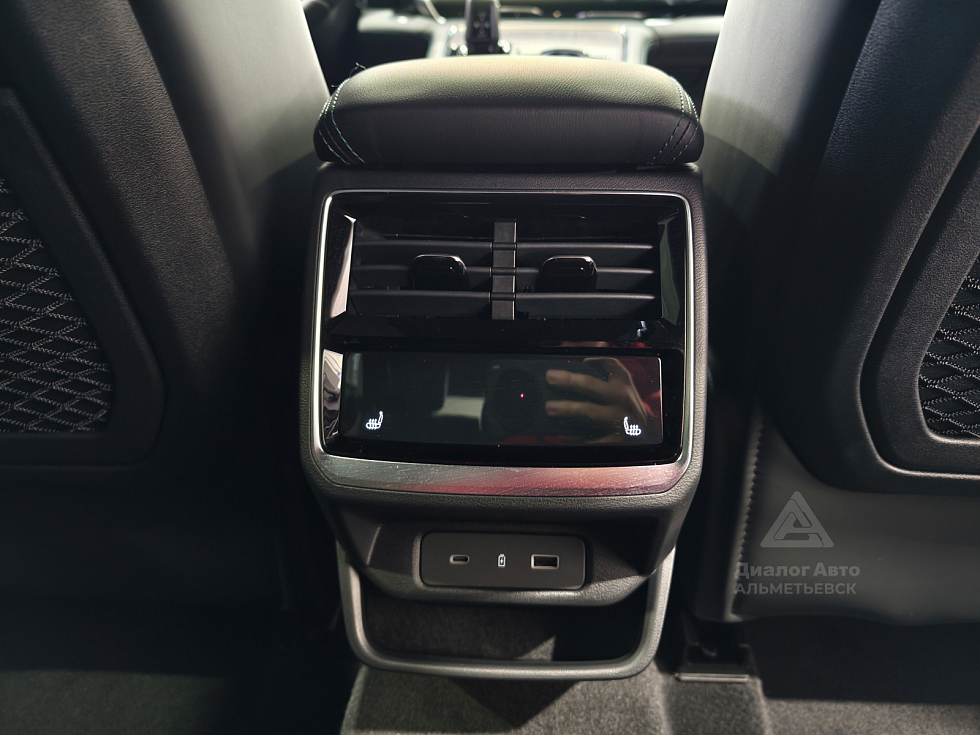 Geely Monjaro Flagship SE, серый