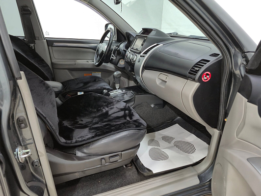 Mitsubishi Pajero Sport Intense, 2014 года, пробег 292060 км