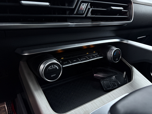 Geely Coolray Flagship, 2024 года, пробег 30513 км