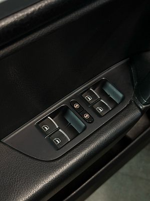 Volkswagen Touareg, 2012 года, пробег 233000 км