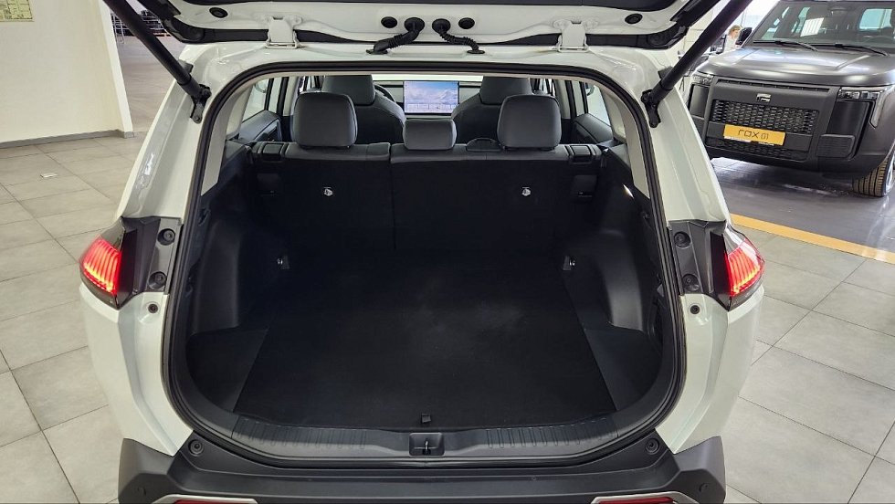 Toyota RAV4 Luxury, белый