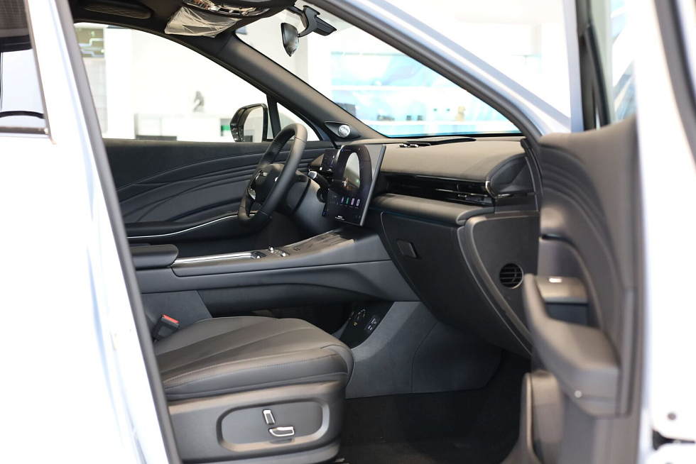 Omoda C7 Supreme, серебряный