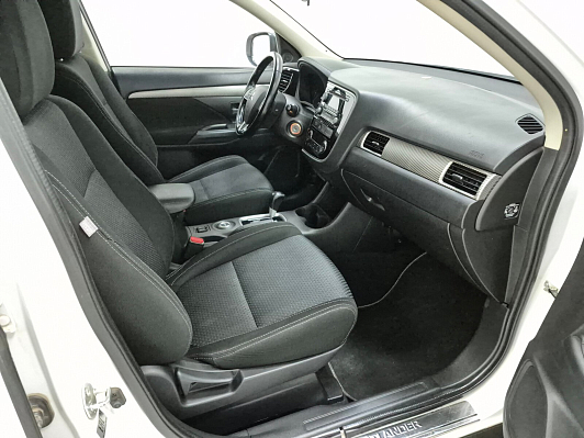 Mitsubishi Outlander Intense, 2016 года, пробег 172205 км