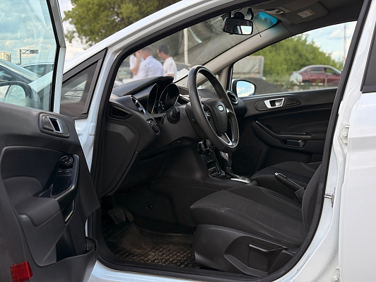 Ford Fiesta Trend, 2016 года, пробег 130290 км
