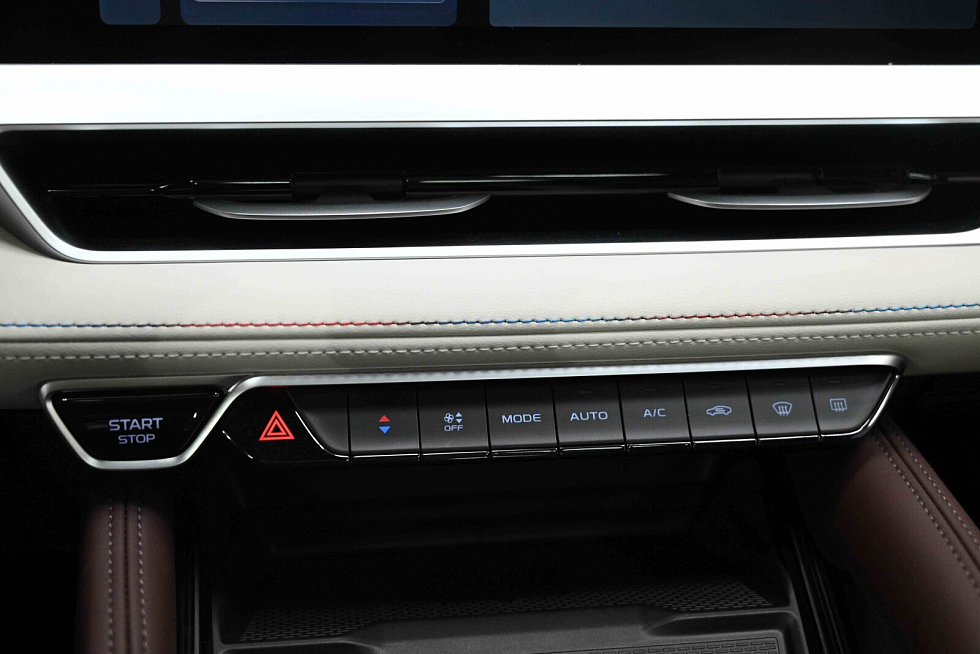 Geely Monjaro Flagship (2023-2025), черный