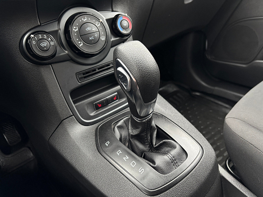 Ford Fiesta White and Black, 2018 года, пробег 125000 км