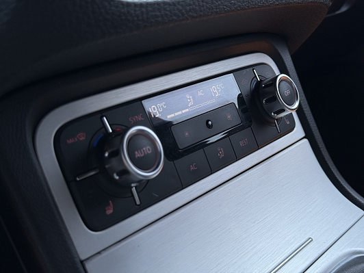 Volkswagen Touareg, 2011 года, пробег 195000 км