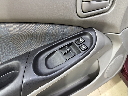 Nissan Almera, 2001 года, пробег 325000 км