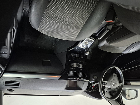 Opel Astra, 2011 года, пробег 234883 км