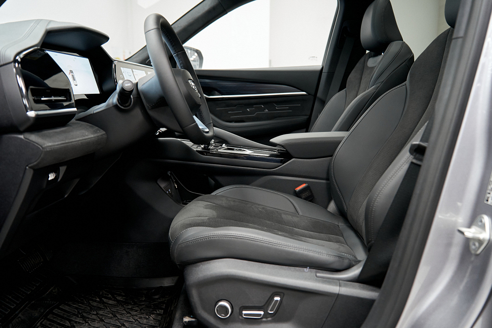 Geely Monjaro Flagship, серый