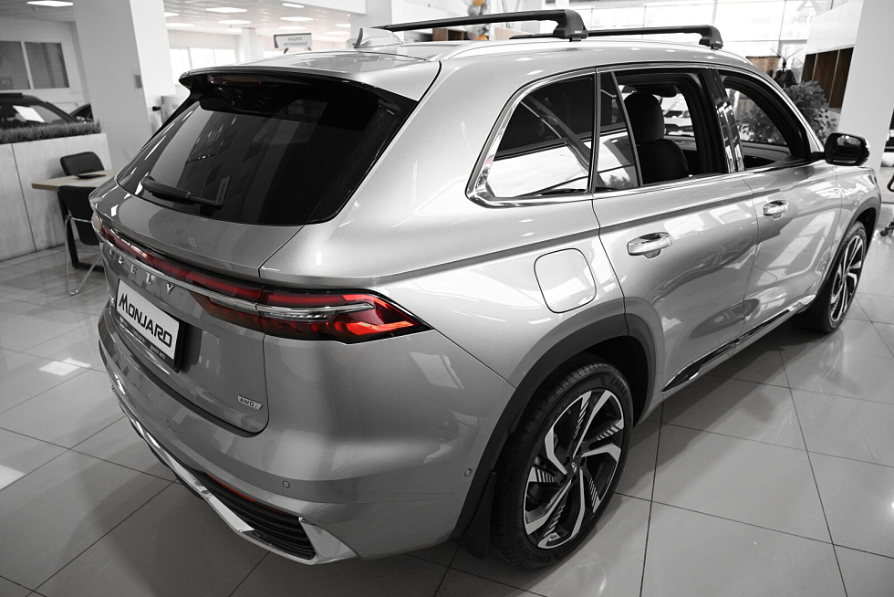 Geely Monjaro Флагман, серебряный