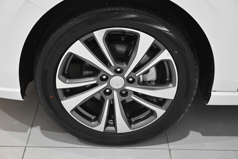 Changan Eado Plus Tech, серебряный