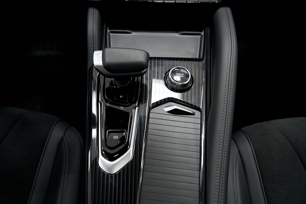 Geely Monjaro Exclusive, серый